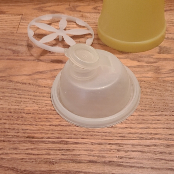 Tupperware Yellow Quick Shake Shaker - Picture 6 of 9